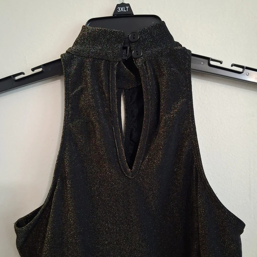 Hot Kiss Black and Gold Sparkle Dress - Picture 5 of 8